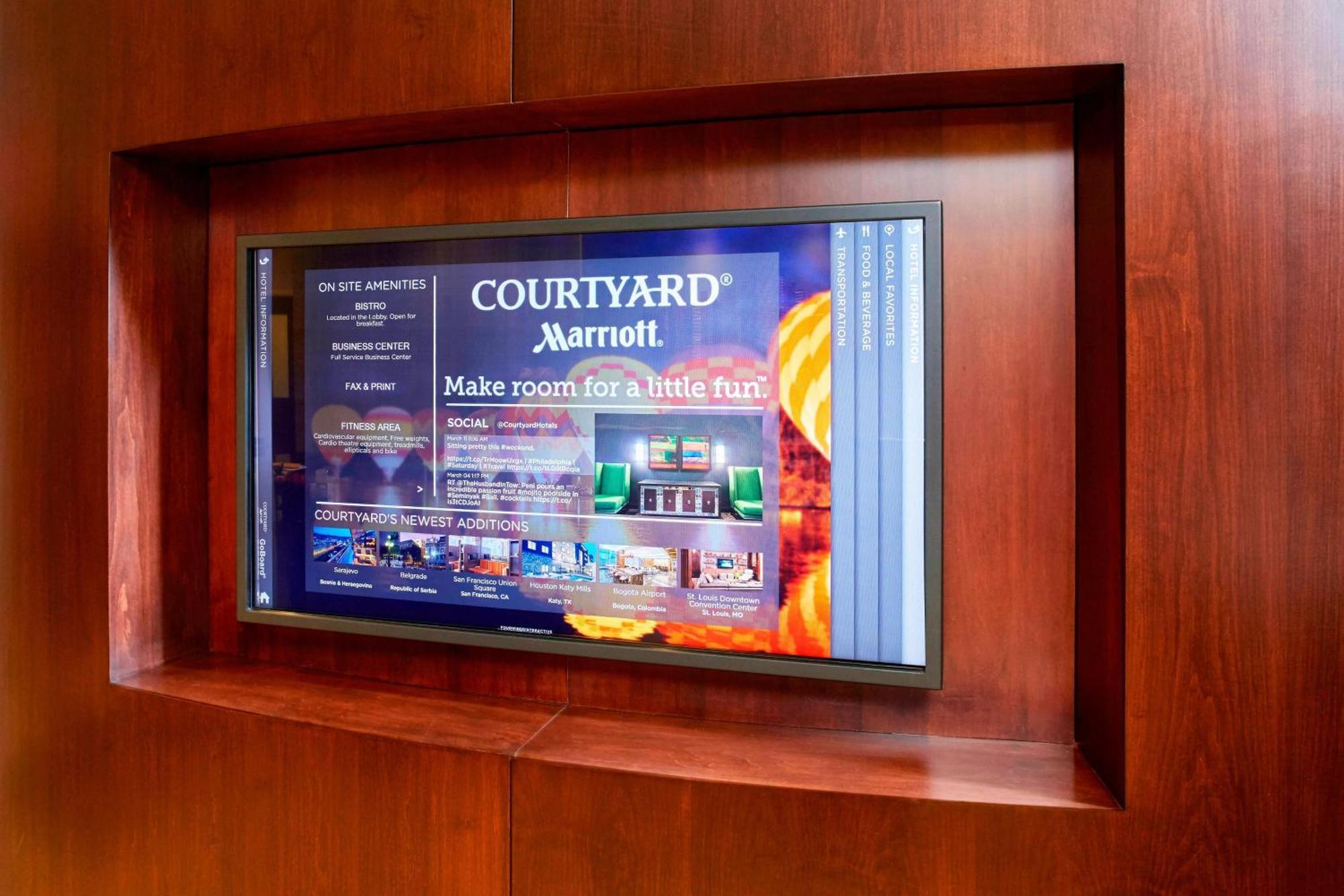 Courtyard Hamilton Hotel Exterior photo