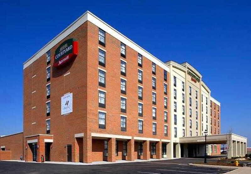 Courtyard Hamilton Hotel Exterior photo